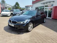 Gebraucht BMW 318 Shadowline 156 PS (114 kW) 2024 Saphirschwarz metallic Kombi