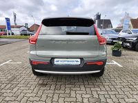 Gebraucht Volvo XC40 163 PS (119 kW) 2022 Sage green / metallic SUV