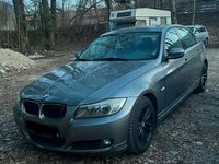 Gebraucht BMW 320 163 PS (119 kW) 2010 Grau Limousine