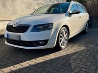 Gebraucht Skoda Octavia 150 PS (110 kW) 2014 Weiß Kleinwagen