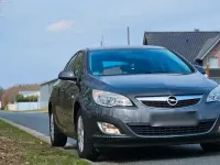 Usata Opel Astra 100 CV (73 kW) 2012 Andere farben Utilitaria
