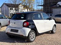 Używany Smart ForFour Passion 71 KM (52 kW) 2017 Biały Hatchback