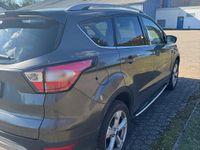 Gebraucht Ford Kuga Titanium 150 PS (110 kW) 2017 Grau SUV