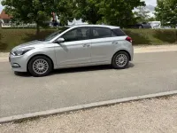 Gebraucht Hyundai i20 101 PS (74 kW) 2018 Silber Limousine