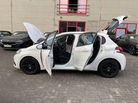 Gebraucht Peugeot 208 Active 82 PS (60 kW) 2018 Weiß Kleinwagen