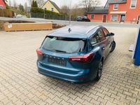 Gebraucht Ford Focus Titanium 125 PS (91 kW) 2025 Blau Limousine