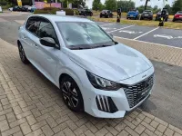 Neu Peugeot 208 Allure 101 PS (74 kW) 2025 Weiß Kleinwagen