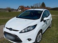 Gebraucht Ford Fiesta 60 PS (44 kW) 2010 Weiß Kleinwagen