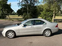 Gebraucht Mercedes C180 142 PS (104 kW) 2003 Silber Limousine