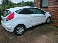 Gebraucht Ford Fiesta 60 PS (44 kW) 2010 Weiß Limousine