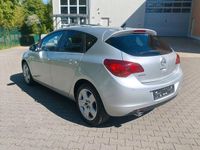Gebraucht Opel Astra Design Edition 140 PS (102 kW) 2011 Silber Limousine