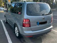 Gebraucht VW Touran 140 PS (102 kW) 2009 Silber Van / Kleinbus