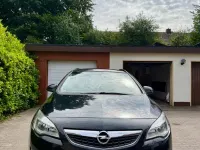 Gebraucht Opel Astra Edition 101 PS (74 kW) 2011 Schwarz Kombi