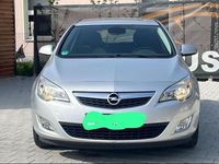 Używany Opel Astra Edition 116 KM (85 kW) 2010 Srebrny Sedan/Limuzyna