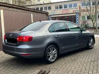 Gebraucht VW Jetta Match 105 PS (77 kW) 2012 Grau Limousine