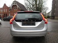 Gebraucht Volvo V60 Momentum 245 PS (180 kW) 2015 Silber Kombi