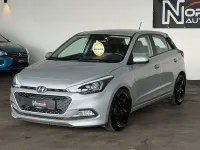 Gebraucht Hyundai i20 Intro Edition 84 PS (61 kW) 2015 Silber Limousine