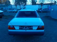 Gebraucht Mercedes E230 132 PS (97 kW) 1988 Weiß Limousine