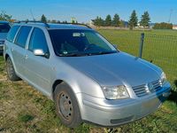 Usado VW Bora 101 HP (74 kW) 2000 Prateado Carrinha