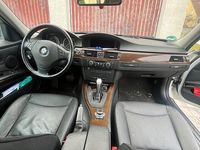 Gebraucht BMW 325 218 PS (160 kW) 2010 Weiß Limousine
