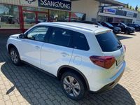 Gebraucht Suzuki Vitara Comfort 116 PS (85 kW) 2023 Cool white pearl metallic SUV