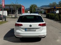 Gebraucht VW Passat 120 PS (88 kW) 2018 Weiß Kombi