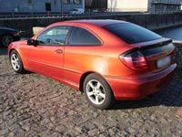 Gebraucht Mercedes C180 129 PS (94 kW) 2001 Rot Coupé