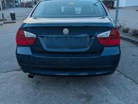 Second-hand BMW 318 143 CP (105 kW) 2004 Albastru Berlinǎ