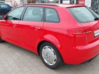 Gebraucht Audi A3 Attraction 105 PS (77 kW) 2011 Rot Limousine