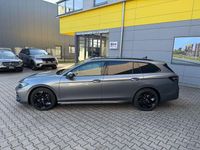 Gebraucht VW Passat R-line 150 PS (110 kW) 2024 Grau Kombi
