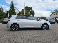 Gebraucht VW Golf VIII Active 150 PS (110 kW) 2023 Silber metallic Limousine
