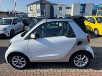 Gebraucht Smart ForTwo Cabrio Passion 71 PS (52 kW) 2016 Kristallweiß / tridion sicher Cabrio