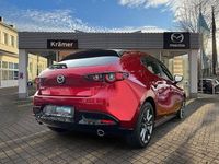 Neu Mazda 3 140 PS (102 kW) 2025 Rot Limousine