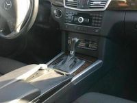 Gebraucht Mercedes E250 204 PS (150 kW) 2010 Grau Limousine
