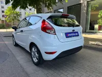 Gebraucht Ford Fiesta Ambiente 60 PS (44 kW) 2016 Weiß Kleinwagen