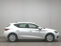 Używany Seat Leon Reference 116 KM (85 kW) 2022 Biały Sedan/Limuzyna