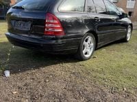 Second-hand Mercedes C200 Classic 122 CP (89 kW) 2004 Negru Break