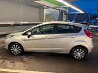 Gebraucht Ford Fiesta Titanium 82 PS (60 kW) 2010 Silber Kleinwagen