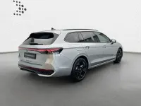 Gebraucht VW Passat R-line 150 PS (110 kW) 2025 Oyster silver metallic Kombi