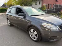 Usado Kia Ceed 80 HP (58 kW) 2011 Cinzento Citadino