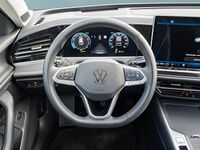 Gebraucht VW Passat 150 PS (110 kW) 2024 Rot Kombi