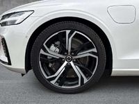 Gebraucht Volvo V60 Plus 455 PS (334 kW) 2025 Crystal white pearl / metallic Kombi