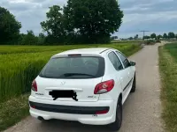 Gebraucht Peugeot 206+ 68 PS (50 kW) 2010 Weiß Kleinwagen