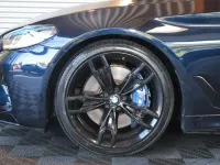 Gebraucht BMW 550 462 PS (339 kW) 2018 Carbonschwarz Limousine