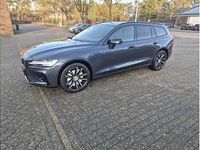 Neu Volvo V60 Plus 455 PS (334 kW) 2025 Blau (denim blue metallic) Kombi