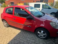 Gebraucht Renault Clio 75 PS (55 kW) 2005 Rot Kleinwagen