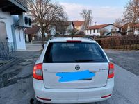 Gebraucht Skoda Octavia 105 PS (77 kW) 2012 Weiß Kombi