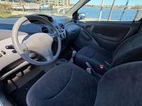 Gebraucht Toyota Yaris Sol 87 PS (63 kW) 2002 Silber Limousine