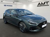 Neu Hyundai i30 Advantage 140 PS (102 kW) 2025 Cypress green / mic Limousine