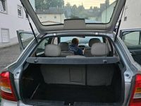 Używany Opel Astra 90 KM (66 kW) 2007 Srebrny Sedan/Limuzyna